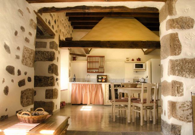 House in Macher - Casa de Los Olivos House in Macher - Casa de Los Olivos