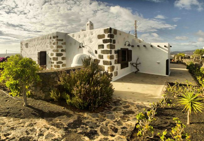 House in Macher - Casa de Los Olivos House in Macher - Casa de Los Olivos