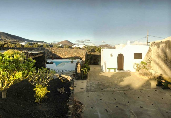 House in Macher - Casa de Los Olivos House in Macher - Casa de Los Olivos