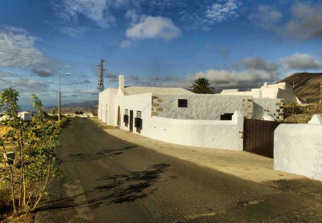 House in Macher - Casa de Los Olivos House in Macher - Casa de Los Olivos