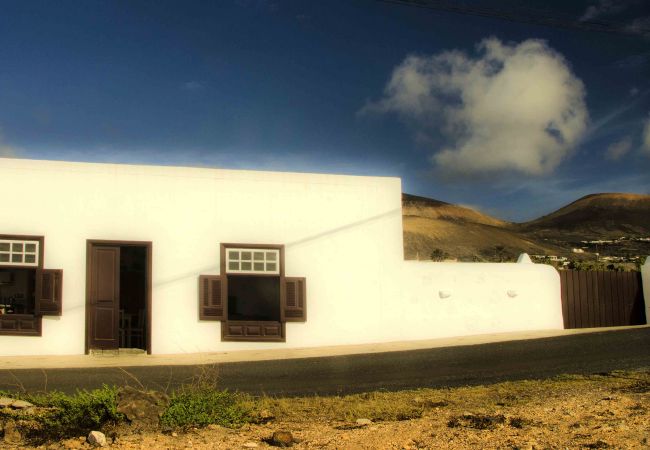 House in Macher - Casa de Los Olivos House in Macher - Casa de Los Olivos